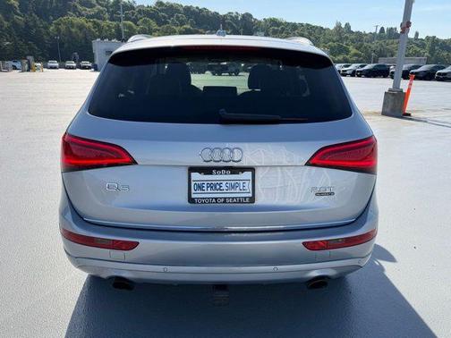Florett Silver Metallic 2017 Audi Q5 2.0T Premium Plus