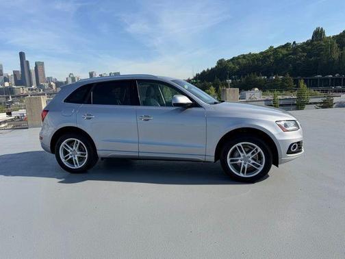 Florett Silver Metallic 2017 Audi Q5 2.0T Premium Plus
