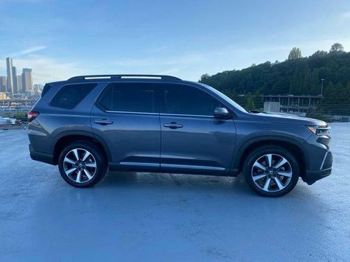 Modern Steel Metallic 2023 Honda Pilot Elite