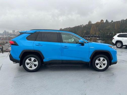 2020 Toyota RAV4 Hybrid XLE