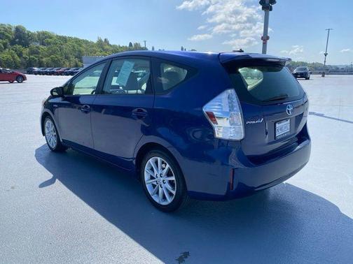 Blue Ribbon Metallic 2013 Toyota Prius v Five