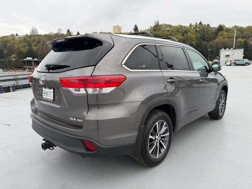 Predawn Gray Mica 2017 Toyota Highlander XLE