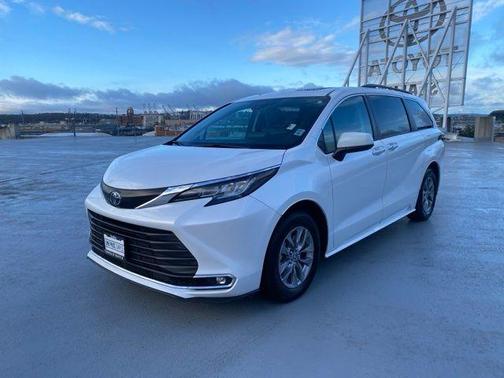 2022 Toyota Sienna XLE
