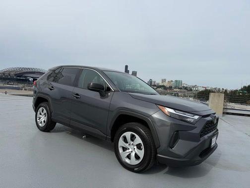 Ice 2023 Toyota RAV4 LE