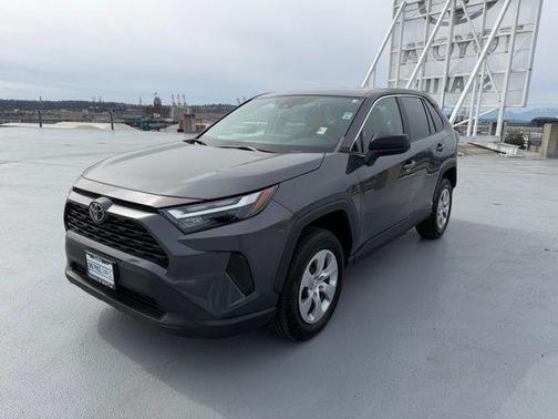 Ice 2023 Toyota RAV4 LE