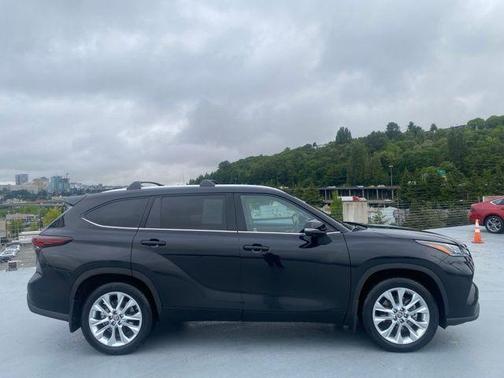 2024 Toyota Highlander Hybrid Limited