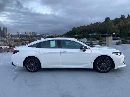 2021 Toyota Avalon Hybrid XSE