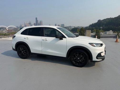 Platinum White Pearl 2024 Honda HR-V Sport