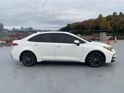 2024 Toyota Corolla Hybrid SE