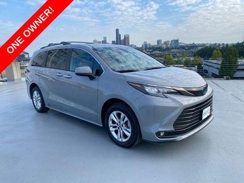 2022 Toyota Sienna XLE Woodland Edition