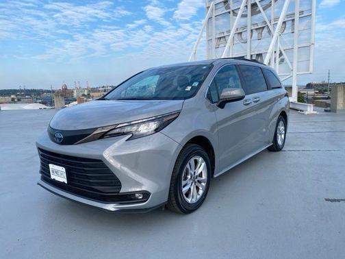 2022 Toyota Sienna XLE Woodland Edition