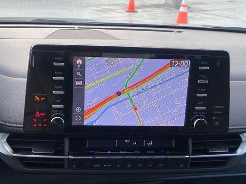 2022 Toyota Sienna XLE Woodland Edition