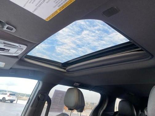 2022 Toyota Sienna XLE Woodland Edition