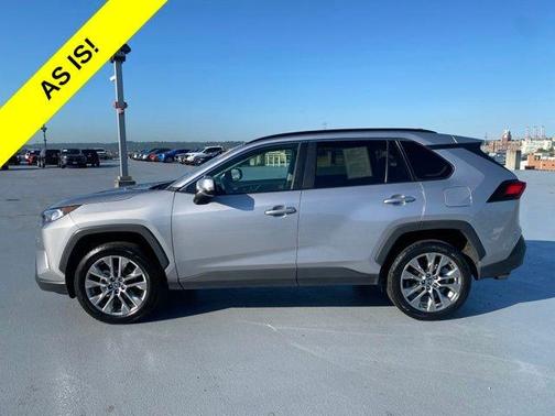 Silver Sky Metallic 2019 Toyota RAV4 XLE Premium