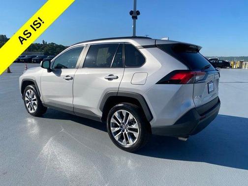 Silver Sky Metallic 2019 Toyota RAV4 XLE Premium