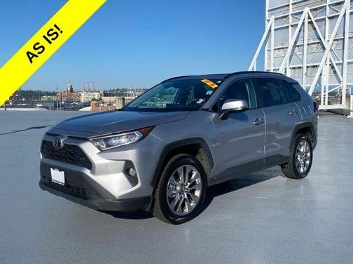 Silver Sky Metallic 2019 Toyota RAV4 XLE Premium