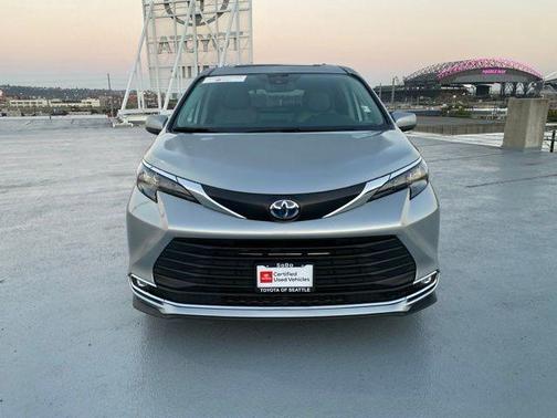 2024 Toyota Sienna XLE