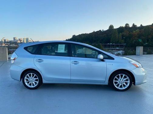 2013 Toyota Prius v Five
