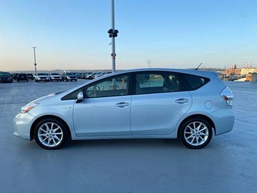2013 Toyota Prius v Five