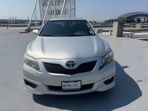 Classic Silver Metallic 2011 Toyota Camry SE