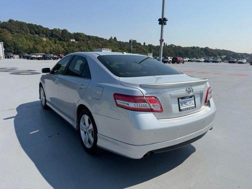 Classic Silver Metallic 2011 Toyota Camry SE