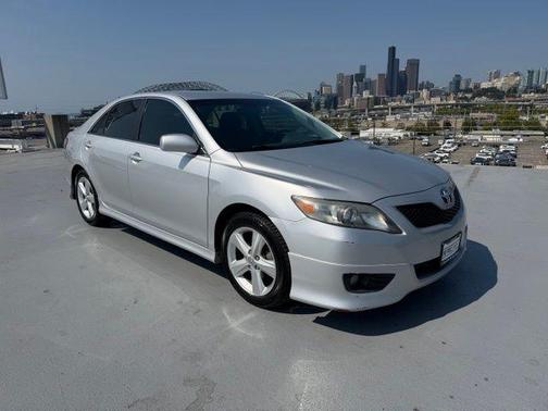 Classic Silver Metallic 2011 Toyota Camry SE