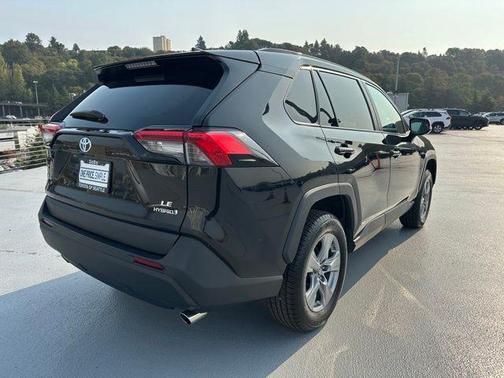 2022 Toyota RAV4 Hybrid LE