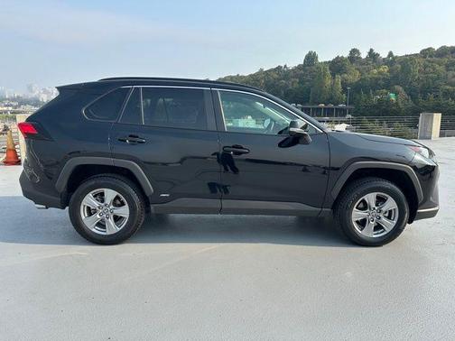 2022 Toyota RAV4 Hybrid LE