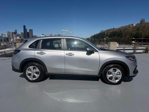 Lunar Silver Metallic 2024 Honda HR-V LX
