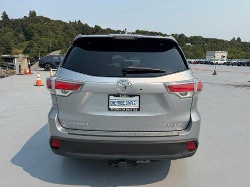 Silver Sky Metallic 2015 Toyota Highlander XLE