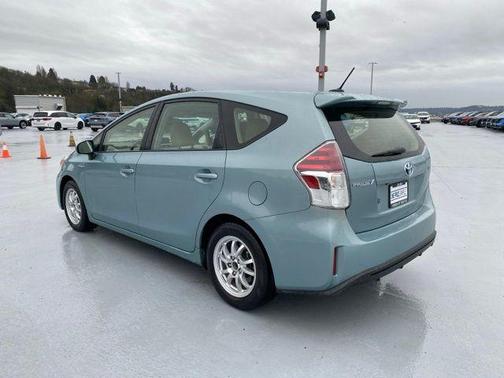 2017 Toyota Prius v Four