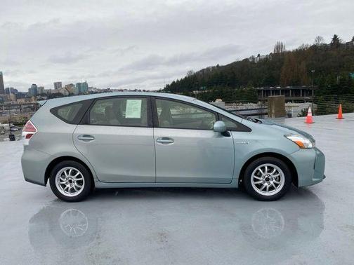 2017 Toyota Prius v Four
