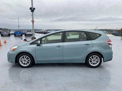 2017 Toyota Prius v Four