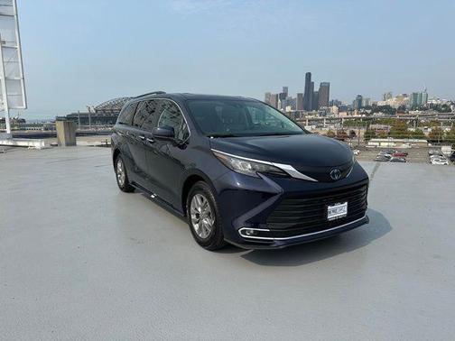2024 Toyota Sienna XLE