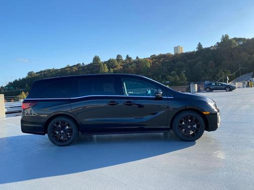 Crystal Black Pearl 2026 Honda Odyssey Sport-L