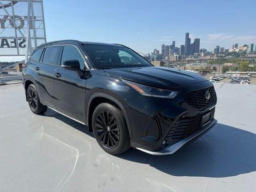 Midnight Black Metallic 2023 Toyota Highlander XSE