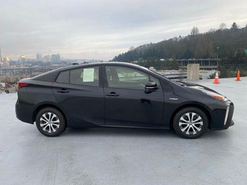 2022 Toyota Prius LE
