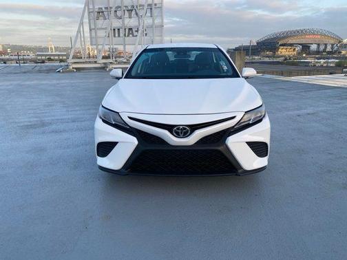 Super White 2020 Toyota Camry SE