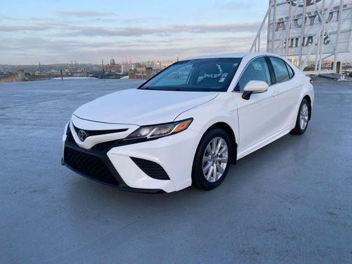 Super White 2020 Toyota Camry SE