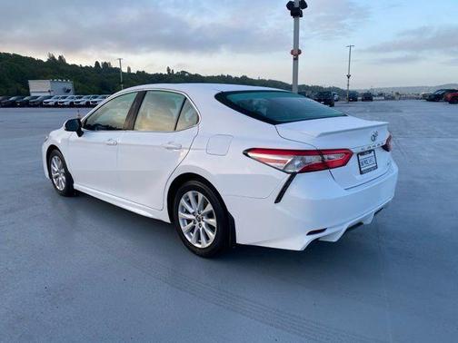 Super White 2020 Toyota Camry SE