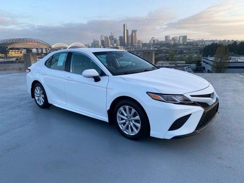 Super White 2020 Toyota Camry SE