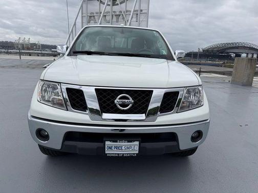 Glacier White 2016 Nissan Frontier SL