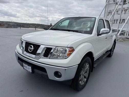 Glacier White 2016 Nissan Frontier SL