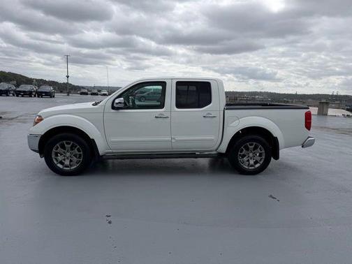 Glacier White 2016 Nissan Frontier SL