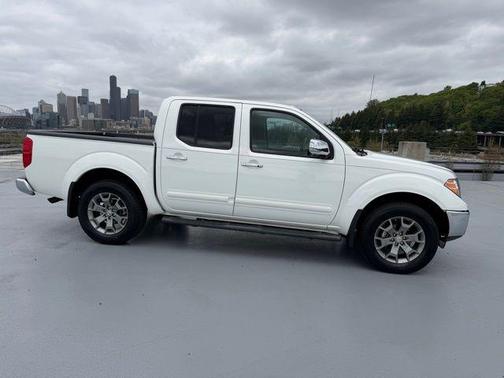Glacier White 2016 Nissan Frontier SL