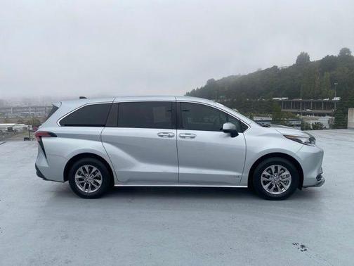 2021 Toyota Sienna LE