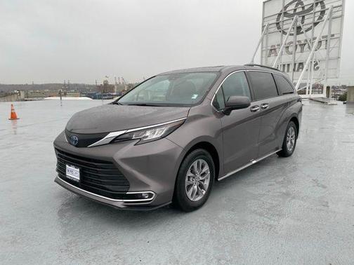 2023 Toyota Sienna XLE