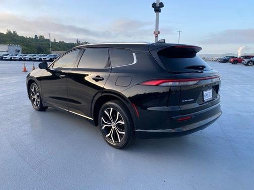 Black 2025 Toyota Crown Signia XLE