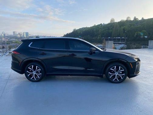 Black 2025 Toyota Crown Signia XLE