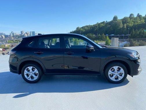 Crystal Black Pearl 2024 Honda HR-V LX